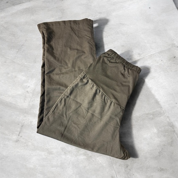 Grey’s Anatomy Maternity Active Style Scrub Pants in Black - Picture 2 of 4